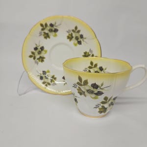 Royal Albert Bone China Horizon Tea Cup & Saucer Set Yellow Floral Design Vtg