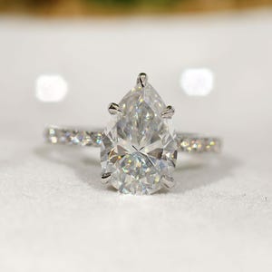 3 CT Moissanite Verlobungsring, Versteckter Halo Hochzeit Brautring, Pave Setting Versprechensring, Jubiläumsgeschenk Ring für Frau