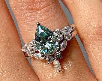 1.30 CT Pear Cut Cyan Blue Bezel Set Ring Moissanite Wedding Band V-Shape Band Stackable Band Engagement Ring Cluster Art Deco Bridal Set