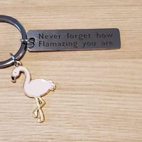 Nouveau porte-clés Flamingo! N’oubliez jamais à quel point vous êtes flamazing