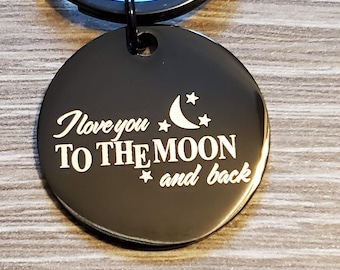 Te amo a la Luna y de regreso. Llavero. Negro.