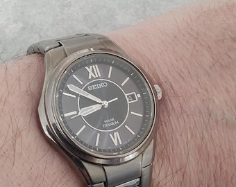 SEIKO SOLAR TITANIUM silver silver tone black dial 1990s mens quartz watch