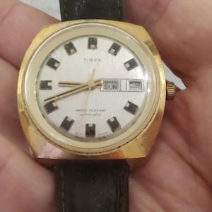 Vintage 1970s automatic TIMEX Mechanical Winding watch date function