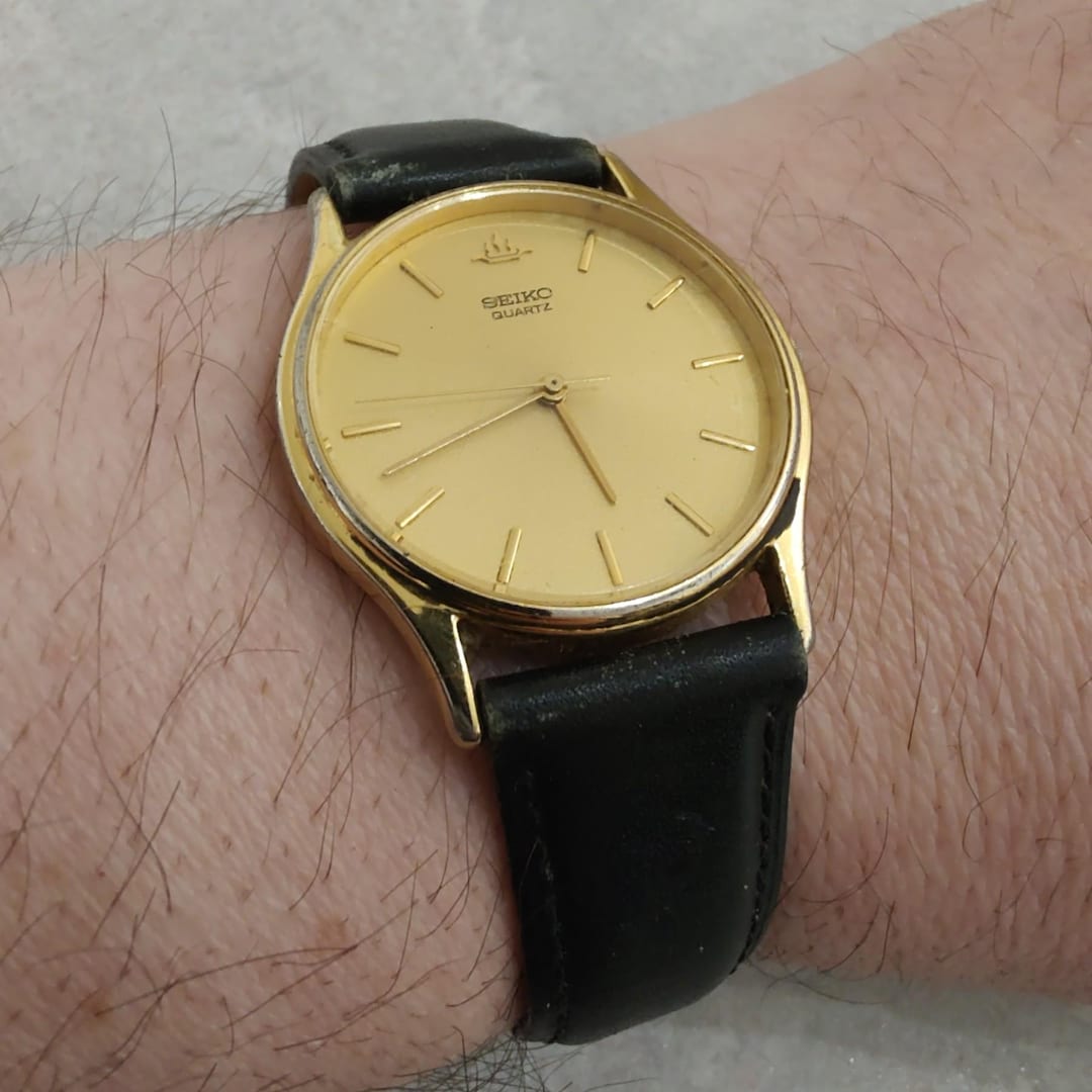 Seiko Watch Vintage Seiko Quartz Classic Seiko Mens Unisex Dress Watch Quartz Yellow Dial Seiko Watch Vintage Seiko Quartz Classic Seiko Mens Unisex Dress Watch Quartz Yellow Dial