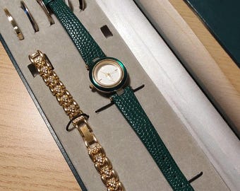 Reloj de cuarzo vintage De Loren con seis biseles y pulsera dorada