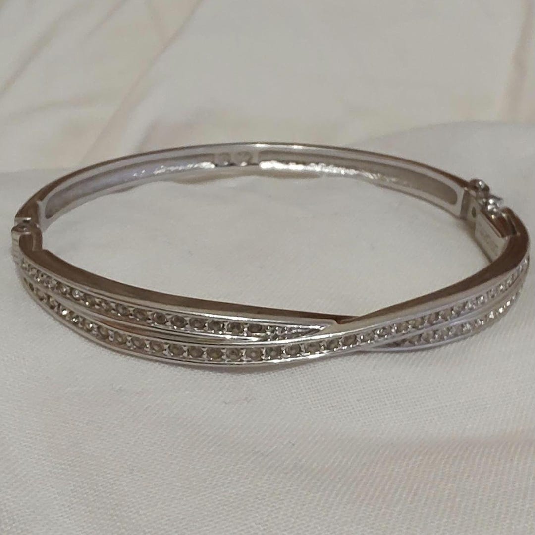 スワロフスキー Swarovski Edithバングル1808935 Swarovski シルバー ツイストバングルEdithバングル Swarovski