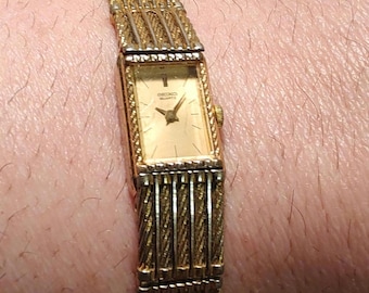 Seiko 2C20-5299 Women\'s Gold-Tone Quartz Watch Vintage Skinny Petite Vintage Seiko Watch Women main image 2