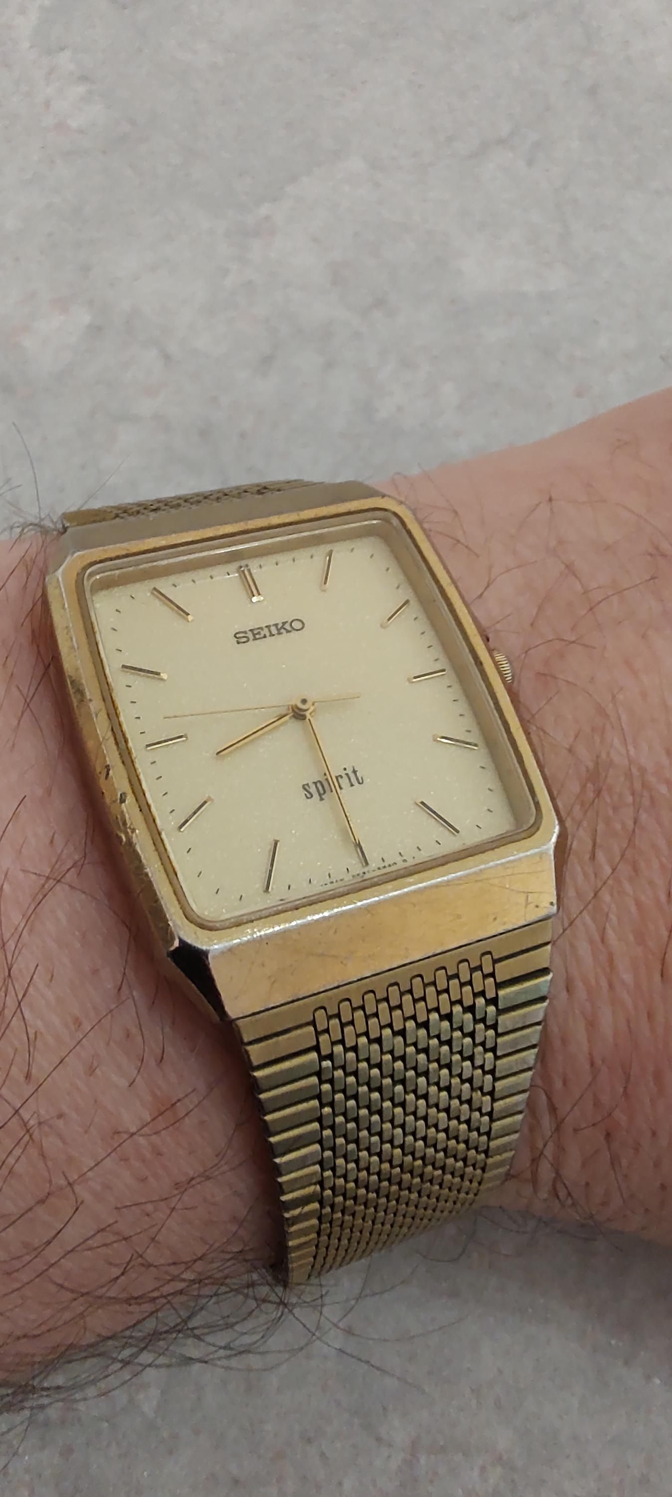 SEIKO Dolce ゴールド 長方形 時計　　不動 SEIKO Dolce ゴールド 長方形 時計 不動