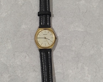 Vintage INGERSOLL Quartz Watch, Minimalist Dress Watch with Black Leather Strap
