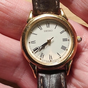 Vintage ladies  SEIKO quartz watch Japan Japanese movement Gift for her Valentine's Day gift