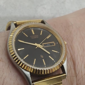 Vintage CITIZEN  gold tone  Japanese Japan quartz watch black dial luminous hands