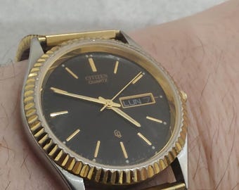 Montre à quartz japonaise japonaise vintage CITIZEN, cadran noir, aiguilles lumineuses