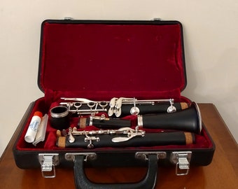 CLARINET JUPITER 631  with Case oil reeds and book
