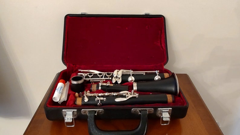 CLARINET JUPITER 631 with Case oil reeds and book image 1