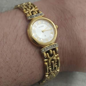 STUNNING Vintage ladies  Goldtone goldplated ACCURIST quartz watch