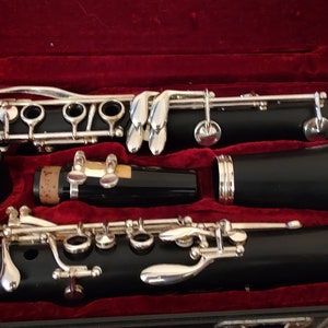 CLARINET JUPITER 631 with Case oil reeds and book image 3