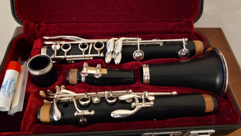 CLARINET JUPITER 631 with Case oil reeds and book image 3