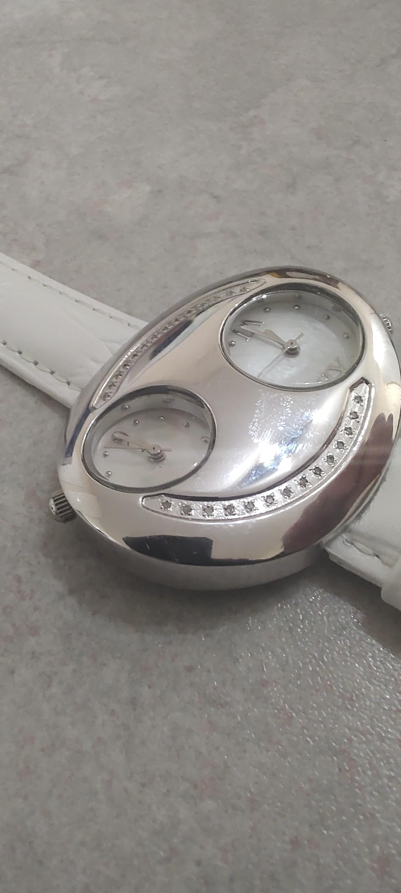 vintage double face watch , very cool addition to any collection Two £5 vintage watches from eBay 1930s Swiss Dila and 1950s  main image 4