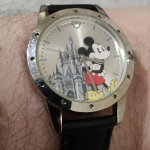 Vintage MICKEY MOUSE DISNEY quartz watch