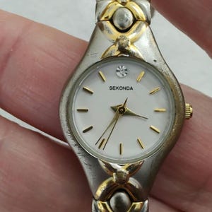 Vintage SEKONDA ladies dual tone silver tone gold tone quartz watch