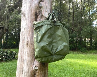 Vintage US Army Nylon Helmet Bag – Military Green SCOVILL Zip Top Handles / Vietnam Era