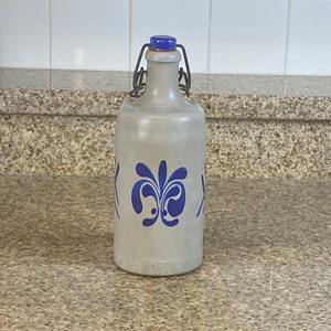Steingut verzierte Flasche, Bügelverschluss, MKM 0,7 L, Stein deutsches glasiertes Steingut, Bier Lagerung für Flaschensammler Geschenk