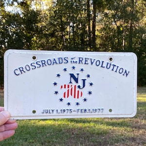 1976 New Jersey &quot;Crossroads of the Revolution&quot; Booster License Plate Tag, Jersey Shore, NJ for collector display gift