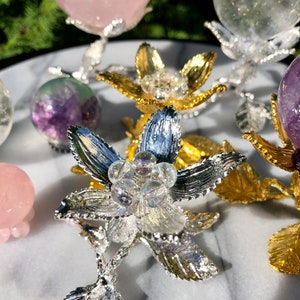 Exquisite Sphere Stand Golden Silver Flower Metallic Hardware