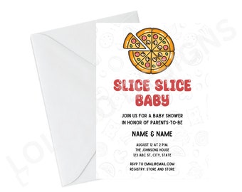 Może przedstawiać: Białe zaproszenie na baby shower z ilustracją czerwonego i żółtego kawałka pizzy. Tekst brzmi "Slice Slice Baby" i zawiera szczegóły dotyczące wydarzenia, takie jak data, godzina, miejsce, informacje RSVP i rejestr.