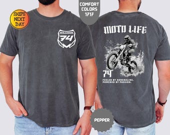 Gepersonaliseerde motorcrossnaam en nummer comfortkleuren T-shirt, crossmotorshirt voor vriendin vriend
