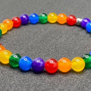 Pulsera de piedras preciosas con cuentas y bandera del orgullo arcoíris