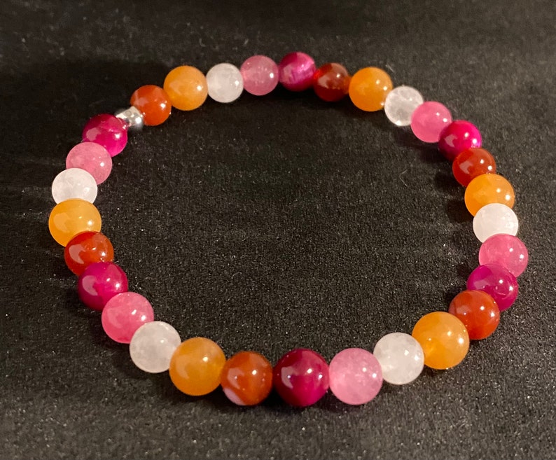 Lesbian Pride Flag Beaded Gemstone Bracelet afbeelding 2