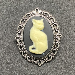 Black and Ivory Cat Cameo Brooch