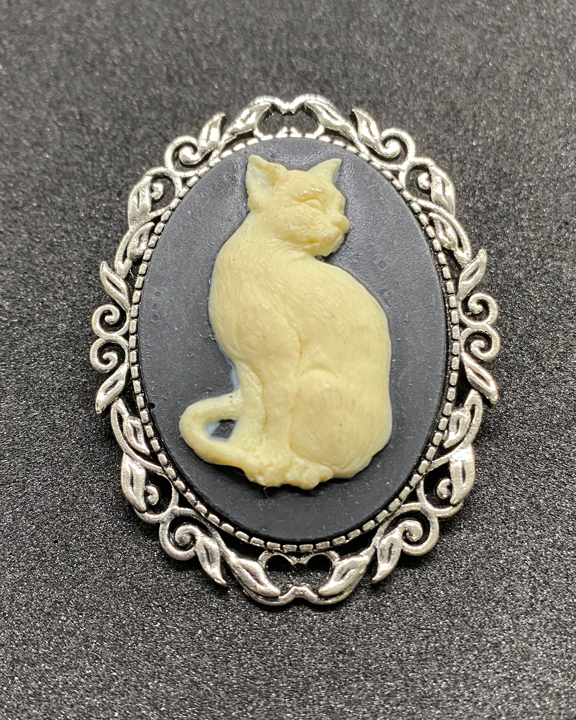 黒と象牙の猫カメオブローチ - Etsy 日本