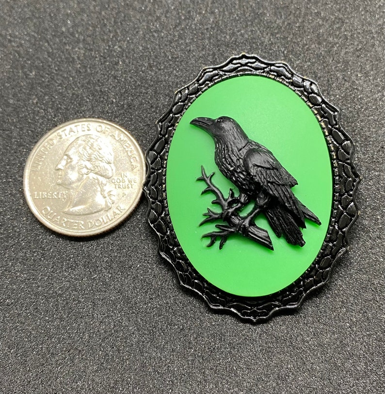 Green and Black Raven Cameo Brooch zdjęcie 3