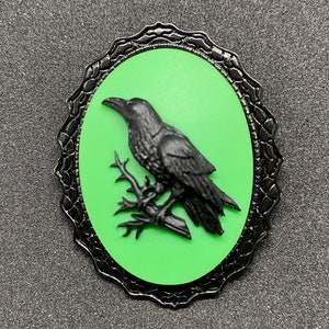 Green and Black Raven Cameo Brooch zdjęcie 1