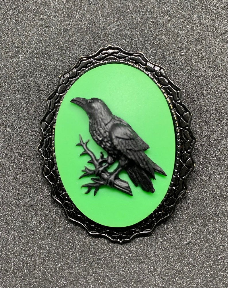 Green and Black Raven Cameo Brooch zdjęcie 1