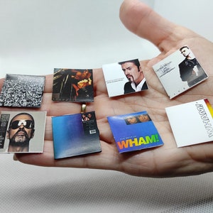 GEORGE MICHAEL & WHAM. Collezione di 8 dischi in vinile in miniatura. Scala 1:12