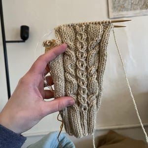 100 % ullgarn från Too Fewe Farm finns i en mängd olika naturliga (utan färgämnen) färger bild 17