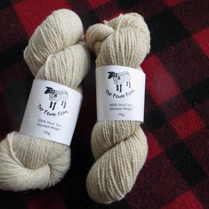 100 % ullgarn från Too Fewe Farm finns i en mängd olika naturliga (utan färgämnen) färger bild 10