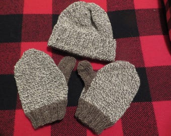 100% Hand knit wool hat and mitten set