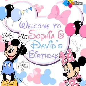 Pu&ograve; includere: Un invito di compleanno stampabile a tema Topolino e Minnie Mouse con il testo "Benvenuti a Sophia & David's Birthday". L'invito presenta i personaggi di Topolino e Minnie Mouse, palloncini e una forma di testa di Topolino.