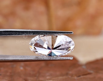 5カラットの細長いオーバル型ラボグロウンダイヤモンド（婚約指輪用