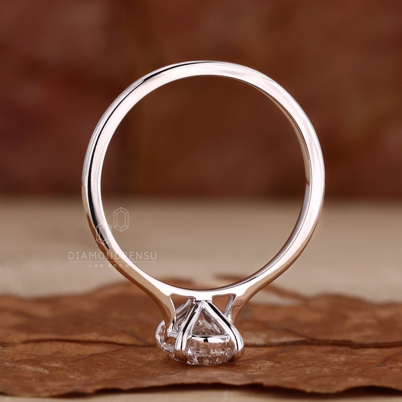 oval diamond wedding ring