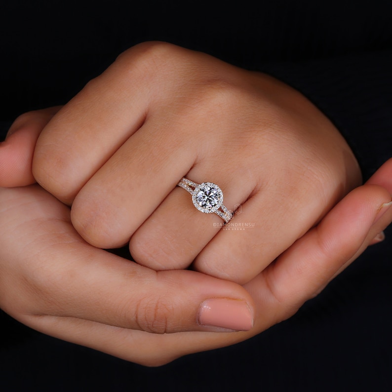 "Luxury redefined with IGI Certified Round Diamond Ring, perfect for that special proposal.