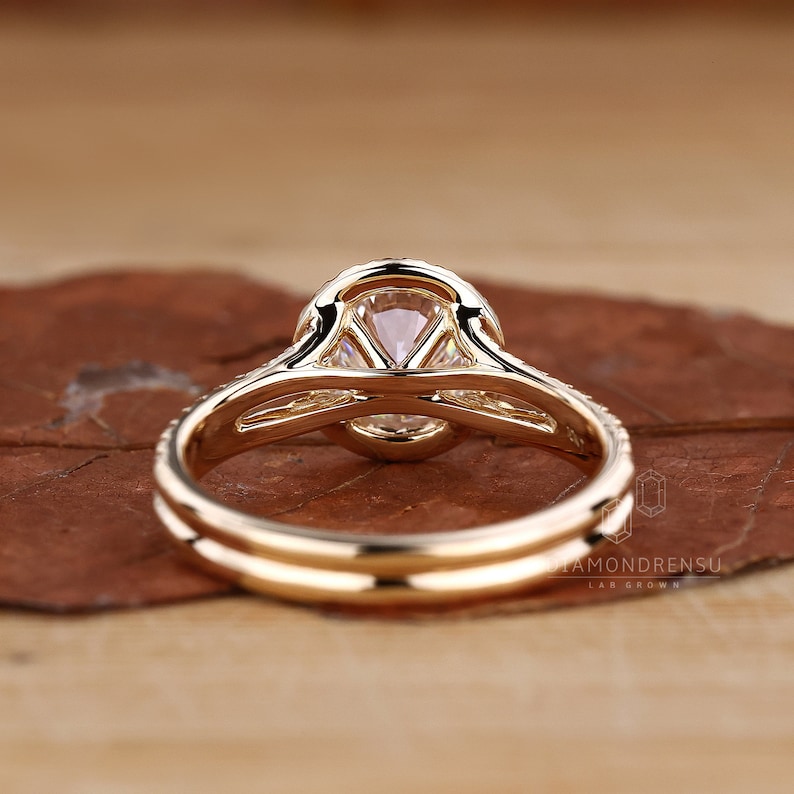 Exclusively designed Rings for Women by Diamondrensu, featuring a Round Diamond Halo
