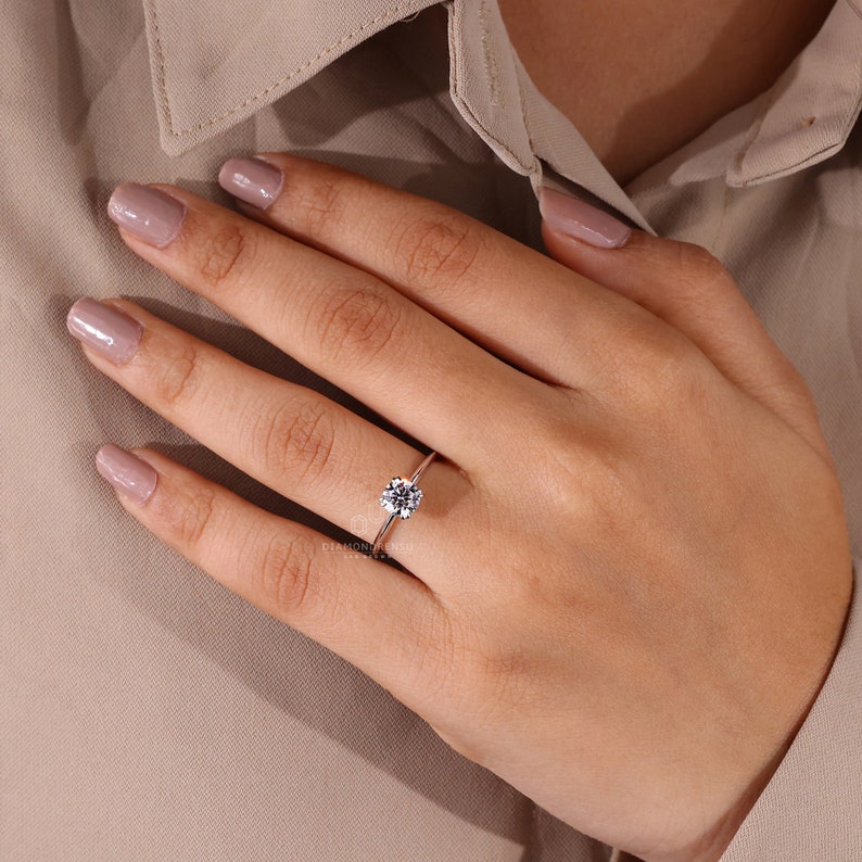round diamond ring for her