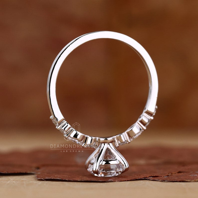 "Timeless Claw Prong Ring design, capturing the elegance of an IGI Certified Round Diamond
