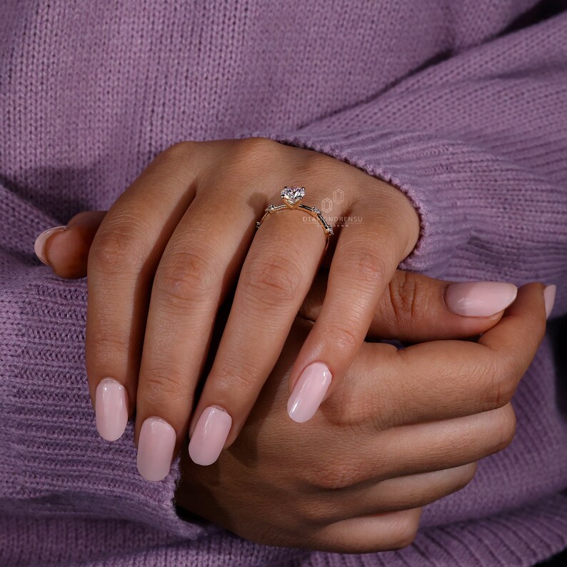 round diamond wedding ring