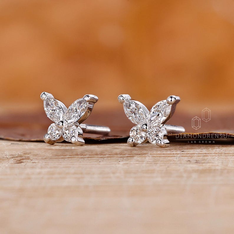 Stylish stud earrings perfect for everyday wear.